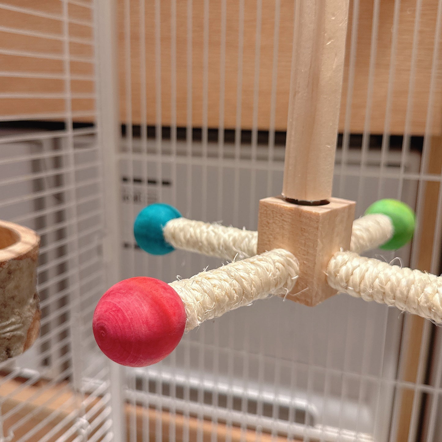 The Rainbow Carousel" – Spinning Rope Perch & Boredom Breaker